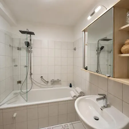 Zentral Und Ruhig - Gut Ausgestattete Mit Balkon Fuer 1-3 Personen