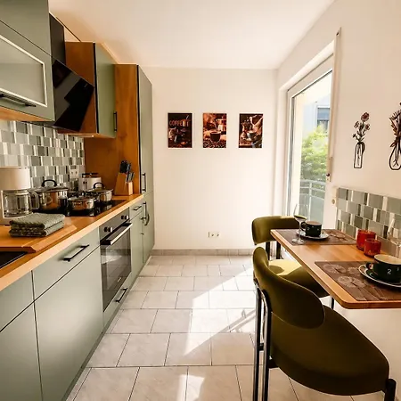 Apartmán Zentral Und Ruhig - Gut Ausgestattete Mit Balkon Fuer 1-3 Personen *
