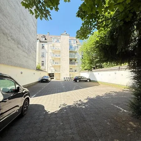 Zentral Und Ruhig - Gut Ausgestattete Mit Balkon Fuer 1-3 Personen דירה וופרטל