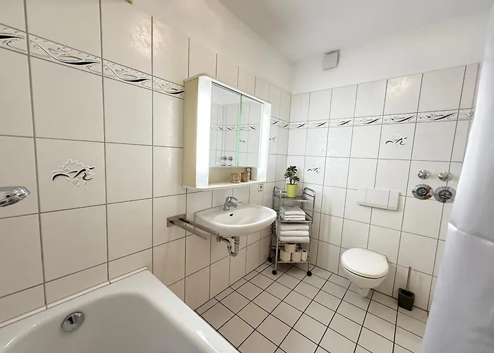 Zentral Und Ruhig - Gut Ausgestattete Mit Balkon Fuer 1-3 Personen Appartement *